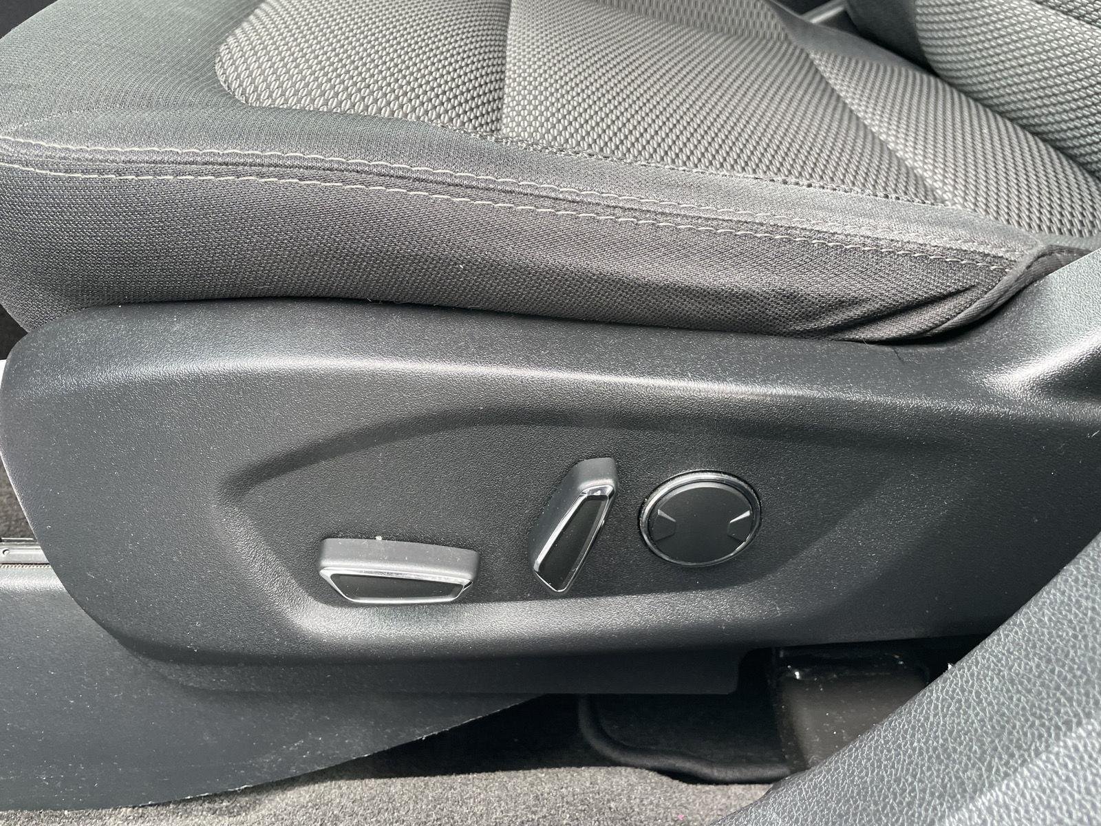 Certified Used 2018 Oxford White Ford XLT image 11