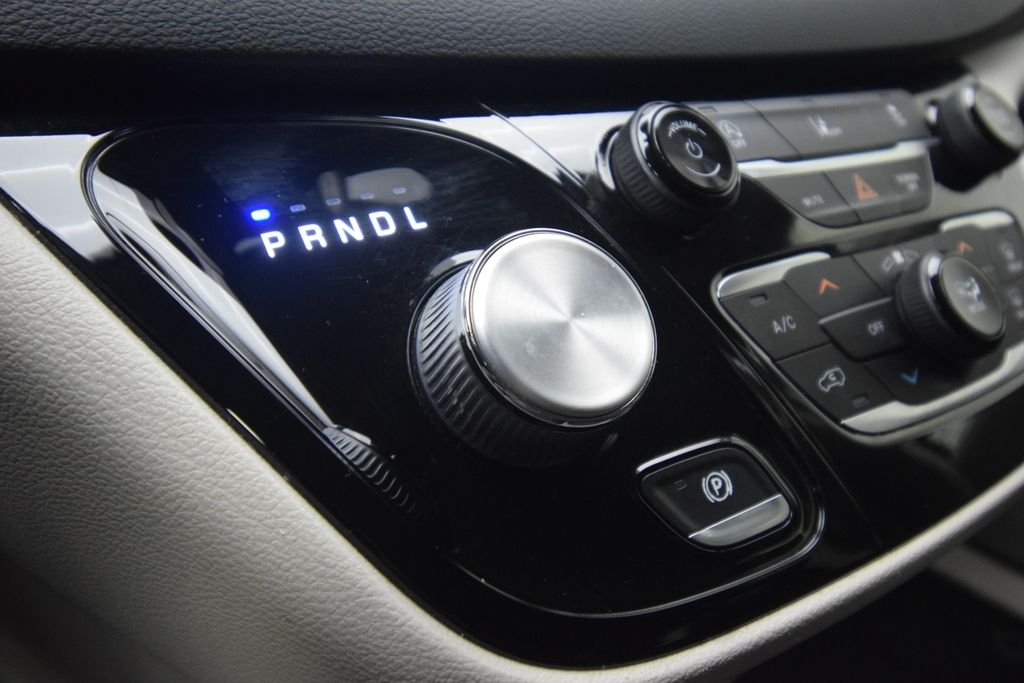 Used 2022 Gray Chrysler Touring L image 17