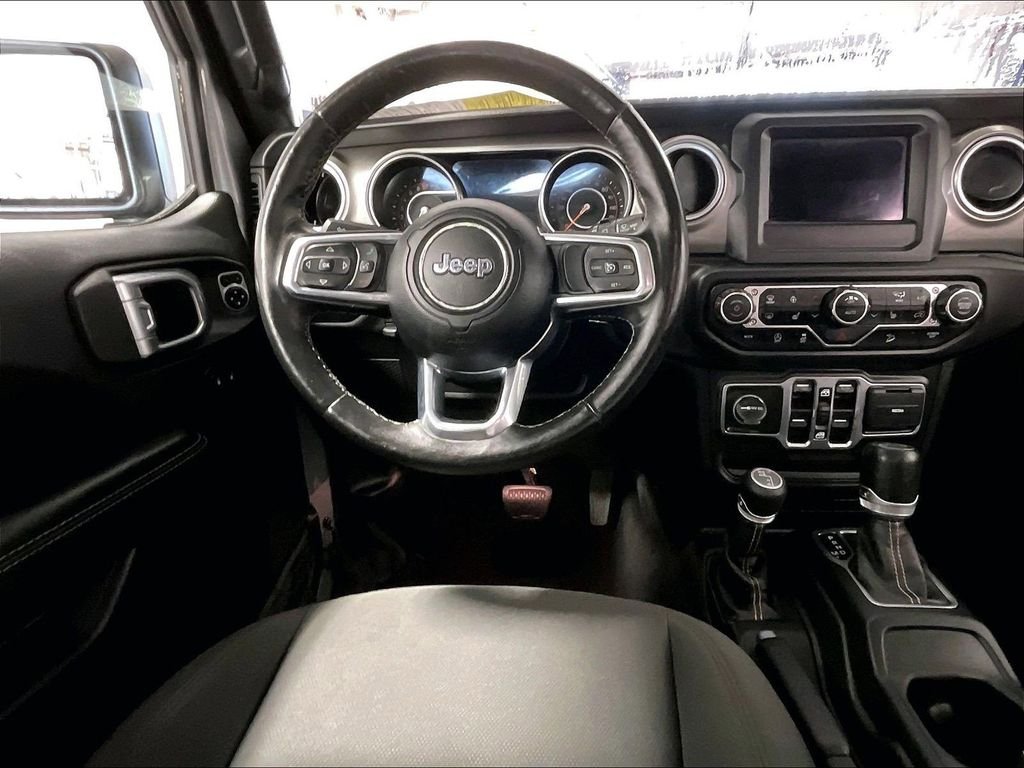Used 2018 Silver Jeep Unlimited Sahara image 17
