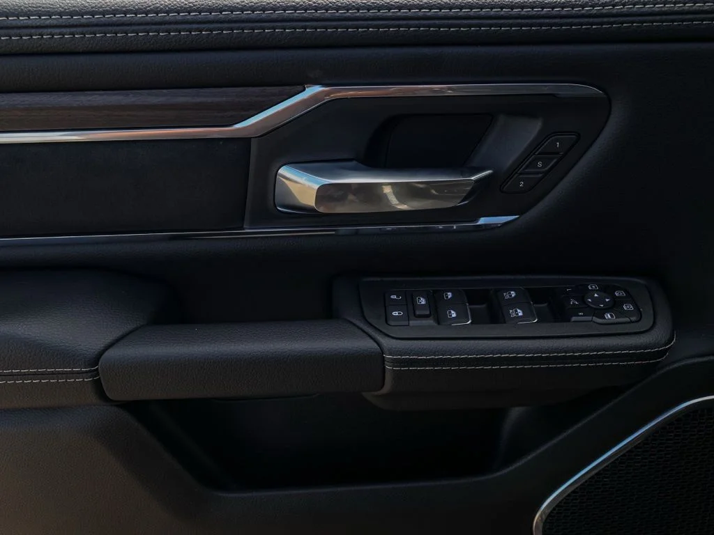 New 2026 Granite Crystal Metallic Clear-Coat Exterior Paint RAM Laramie Night Edition image 22