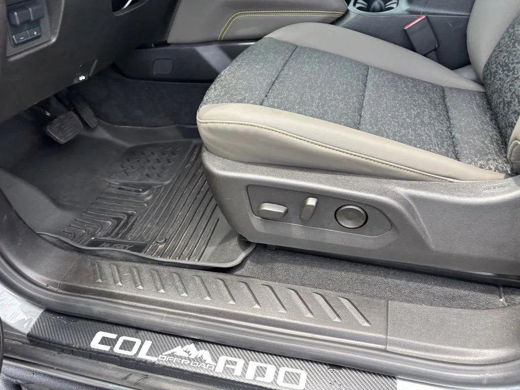 Used 2024 Gray Chevrolet ZR2 image 26