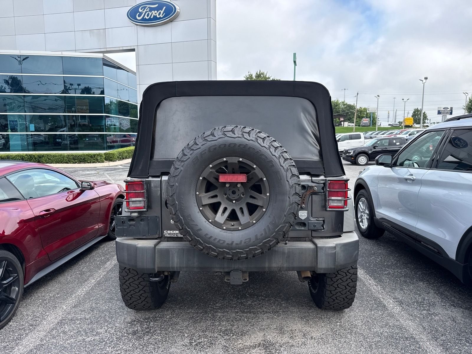 Used 2016 Crystal Metallic Jeep Unlimited Rubicon image 4