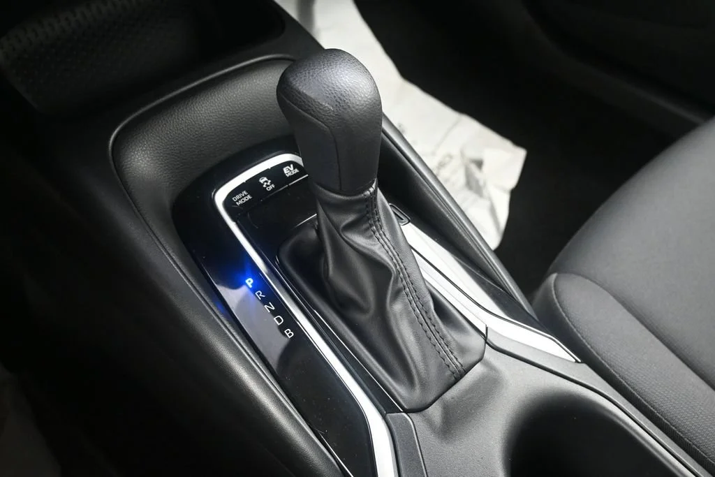 2025 Toyota Corolla LE - Photo 24