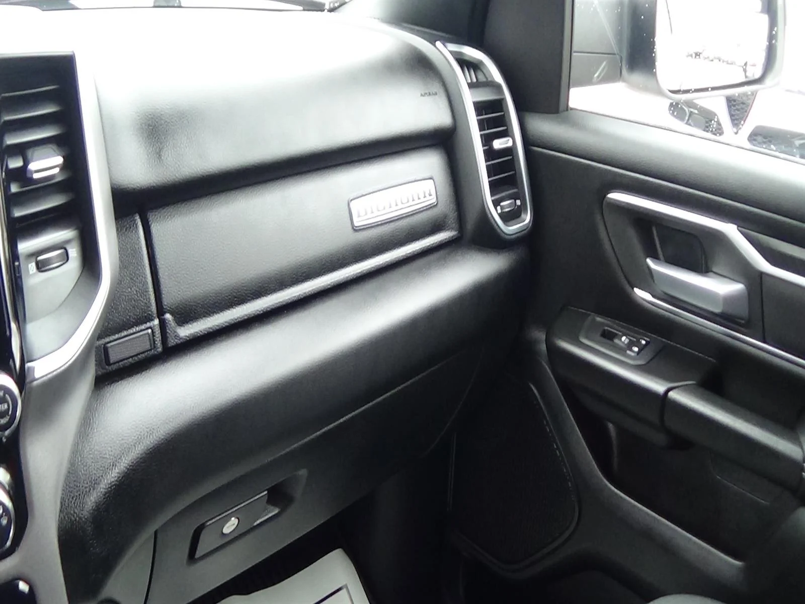 Used 2025 Bright White Clear Coat (pw7) RAM Big Horn image 36