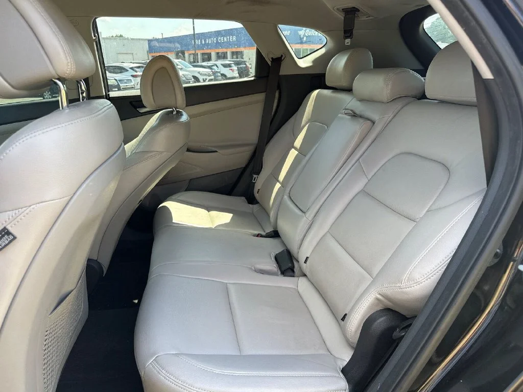 Used 2016 Gray Hyundai SE image 6