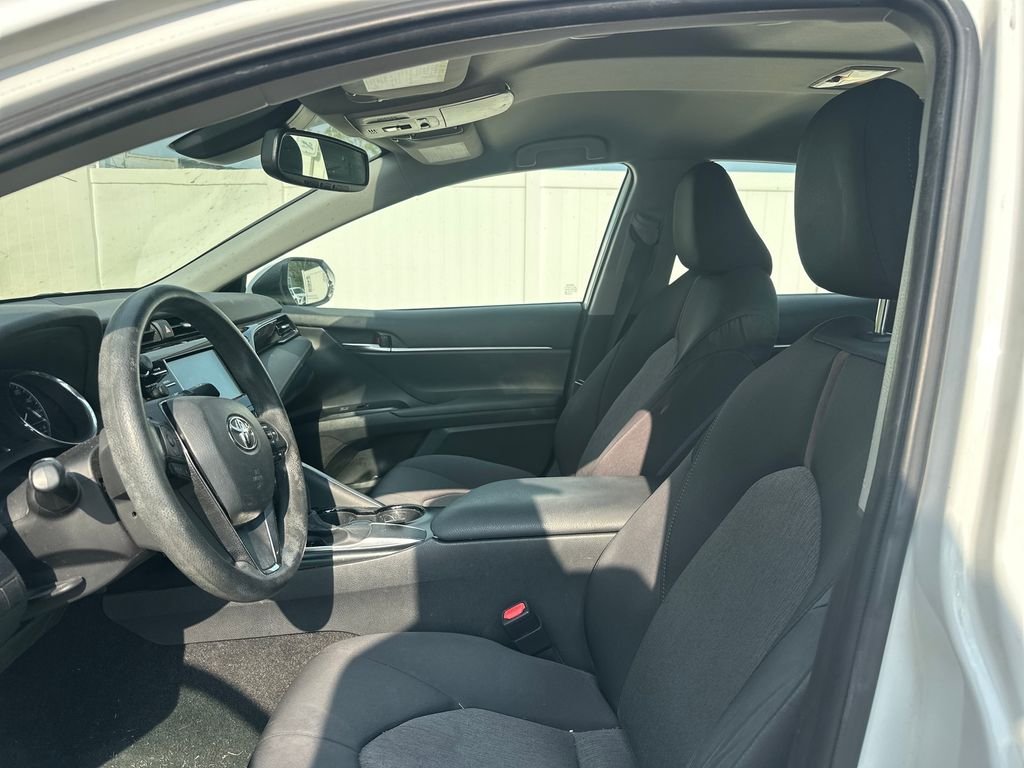 Used 2020 White Toyota LE image 10