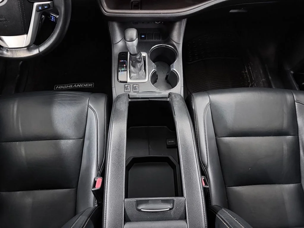 Used 2019 Black Toyota XLE image 25