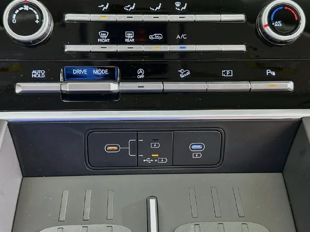 New 2027 Silver Hyundai SE image 17