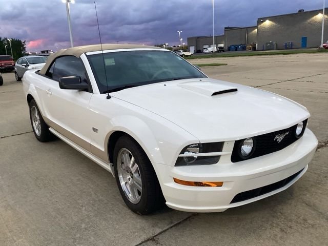 Used 2007  Ford GT Deluxe image 12