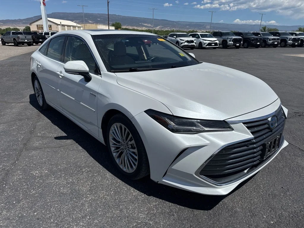 2020 Toyota Avalon Limited Hybrid's photo