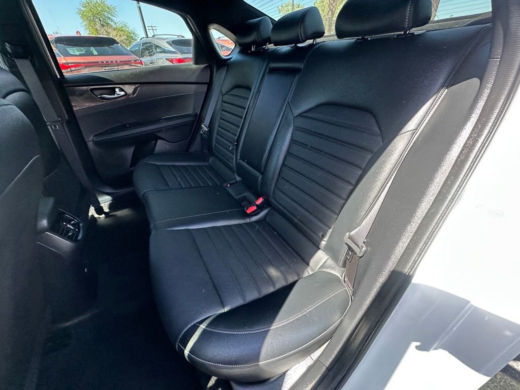 Used 2024 White Kia GT-Line image 12