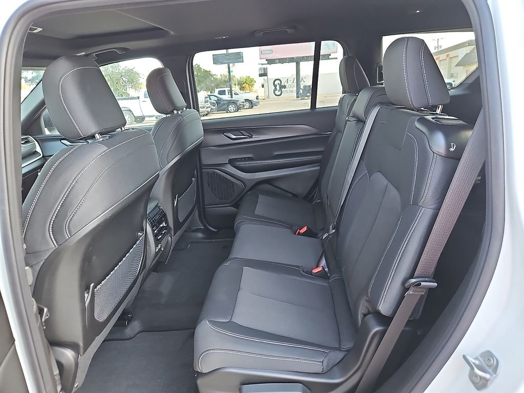 New 2026 Bright White Clear-Coat Exterior Paint Jeep Laredo image 11