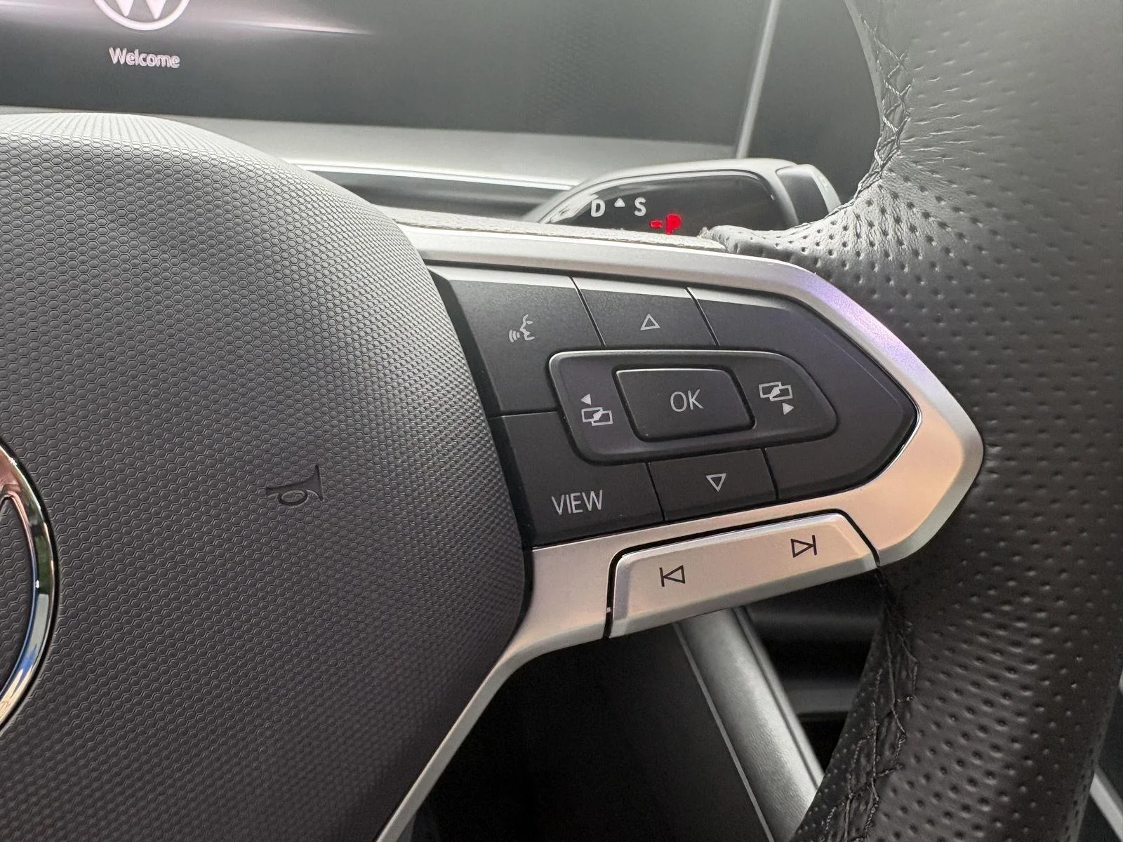 Certified Used 2025 AVOCADO GREEN Volkswagen SE R-Line Black image 10