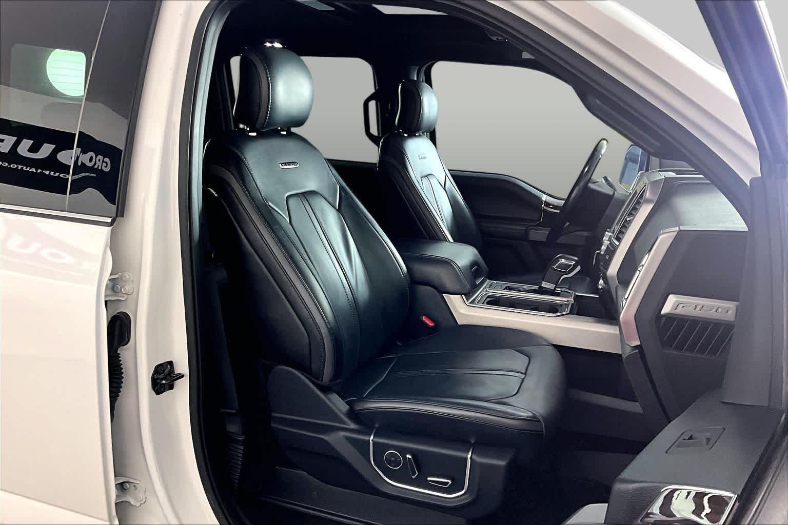 Used 2017 White Platinum Metallic Tri-Coat Ford Platinum image 9