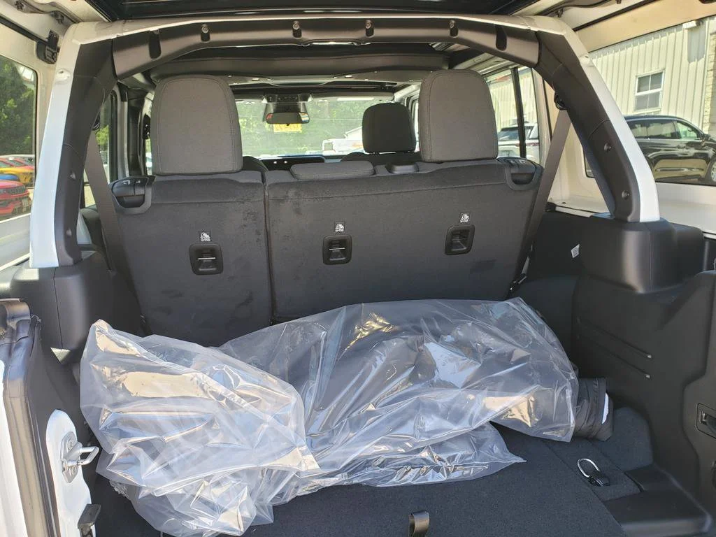 New 2026 Bright White Clear-Coat Exterior Paint Jeep Sport S image 9