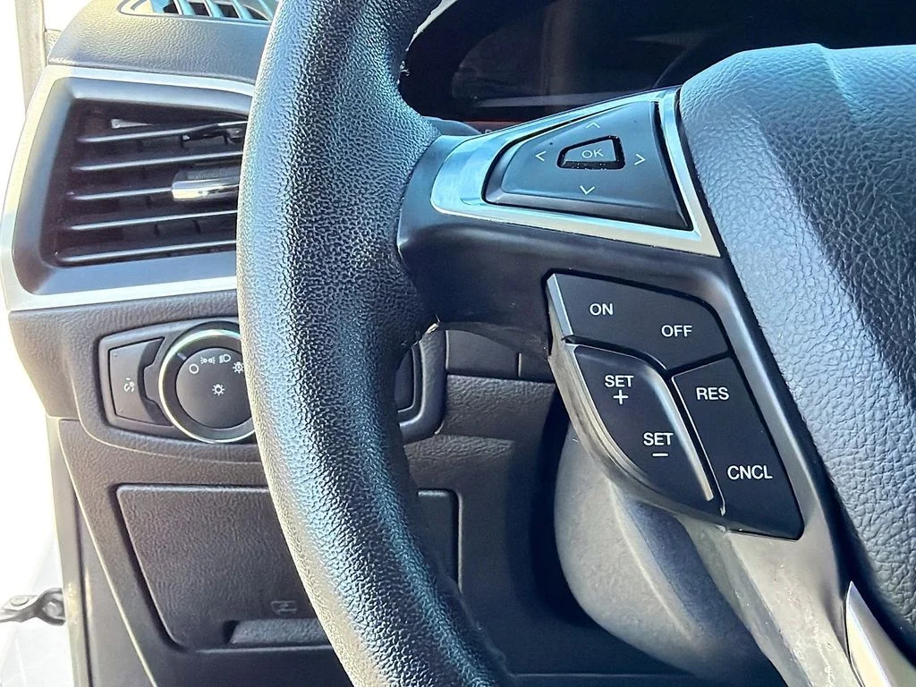 Used 2022 White Ford SEL image 34