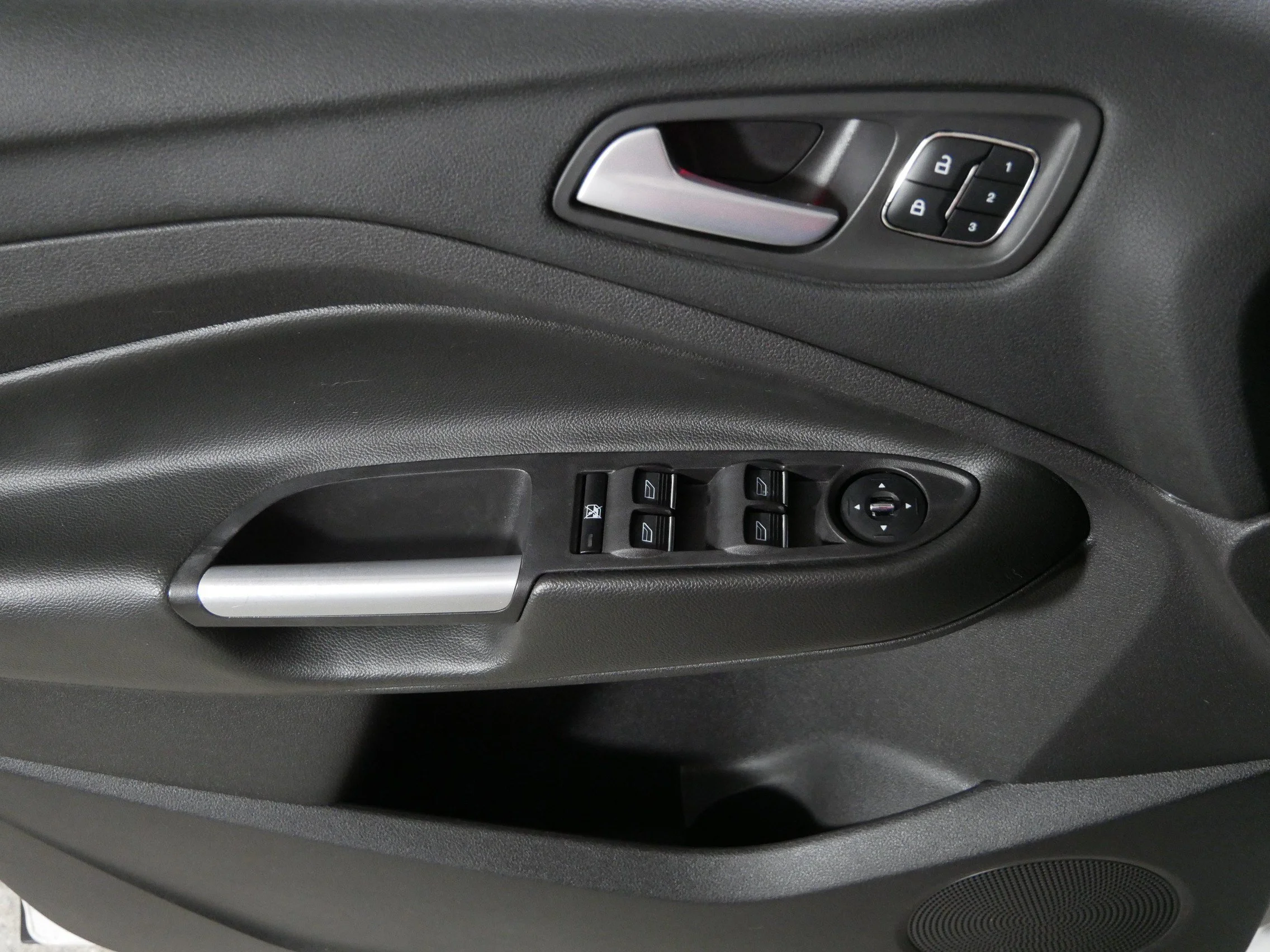 Used 2013 White Platinum Tricoat Ford SEL image 19