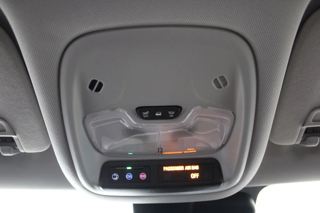 Used 2025 White Chevrolet LT image 33