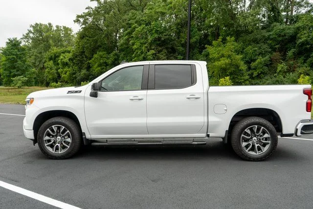 Used 2023 White Chevrolet RST image 9