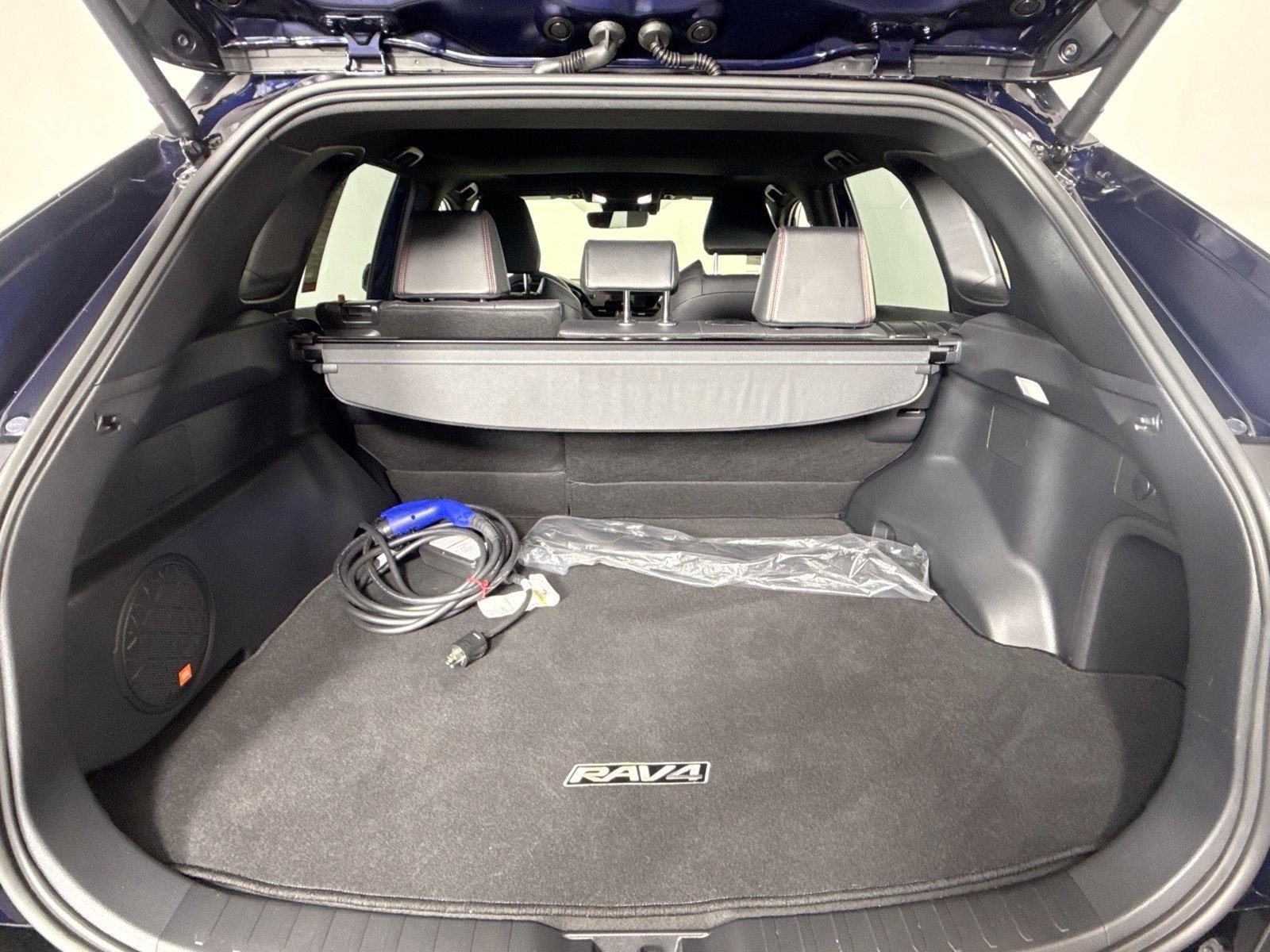 2025 Toyota RAV4 XSE - Photo 40