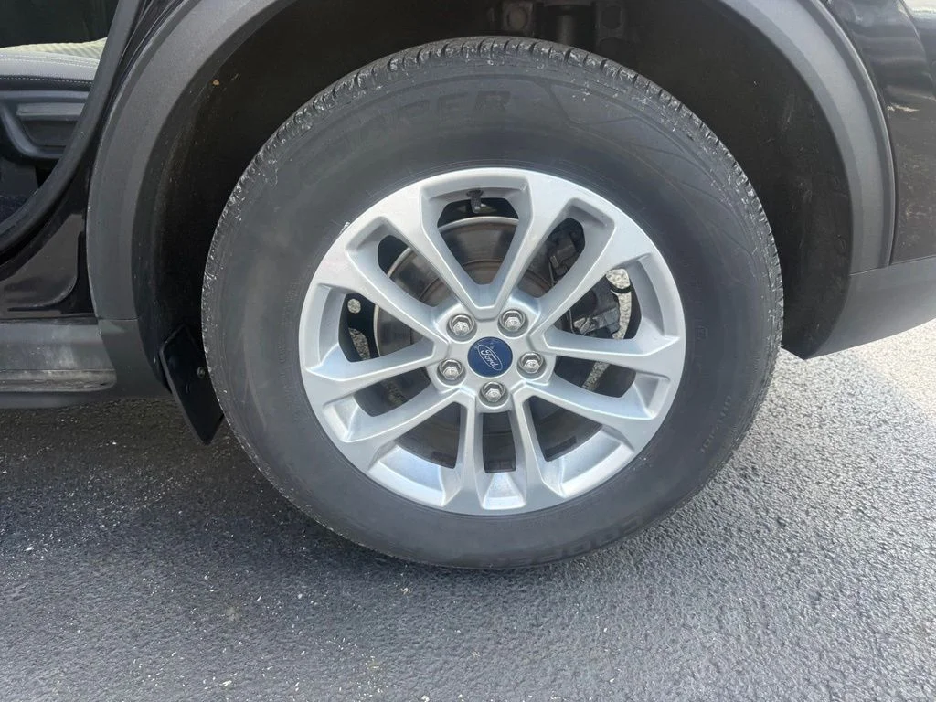 Used 2020 Black Ford SE image 32