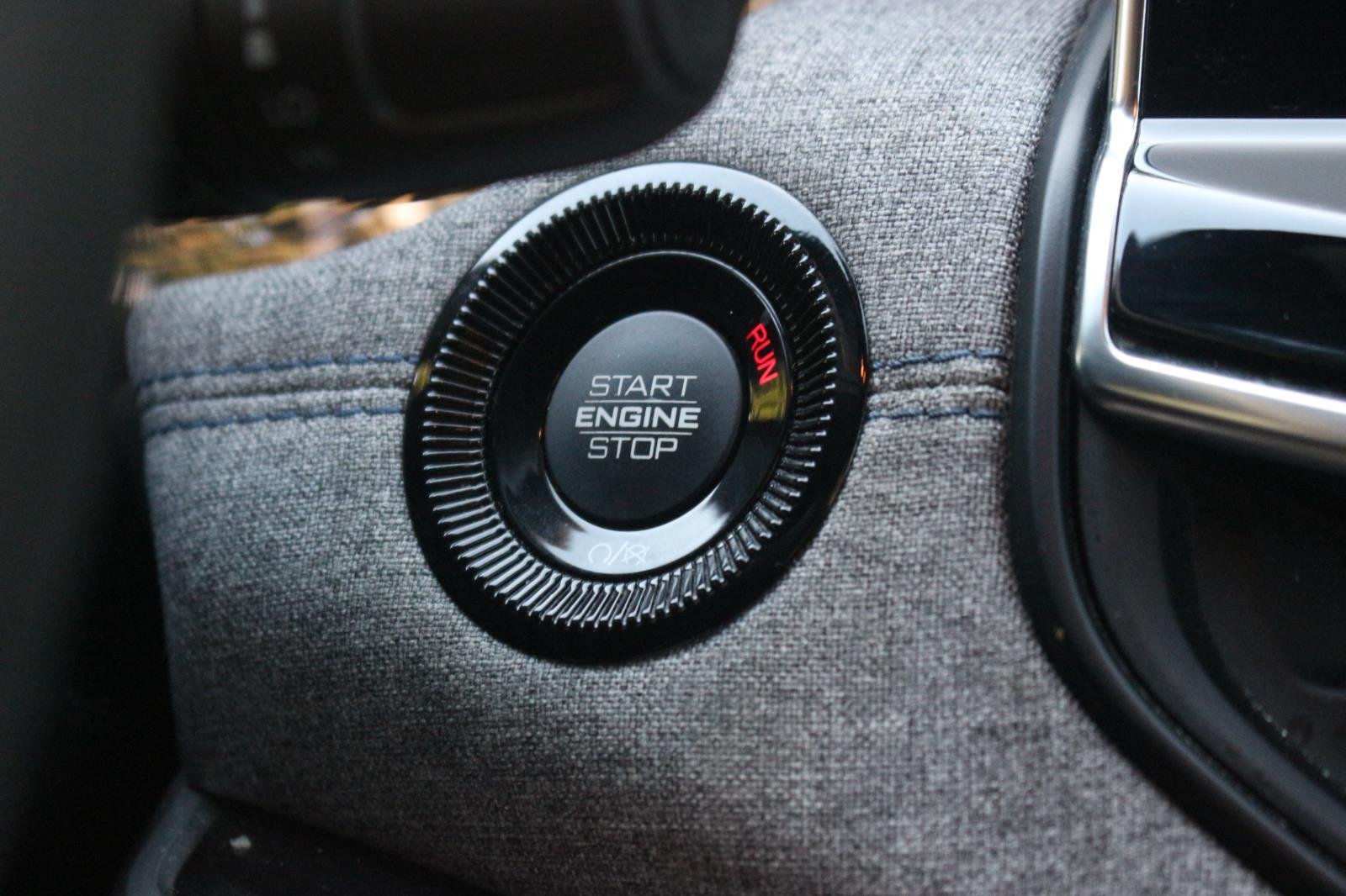 Used 2024 White Jeep Latitude image 28