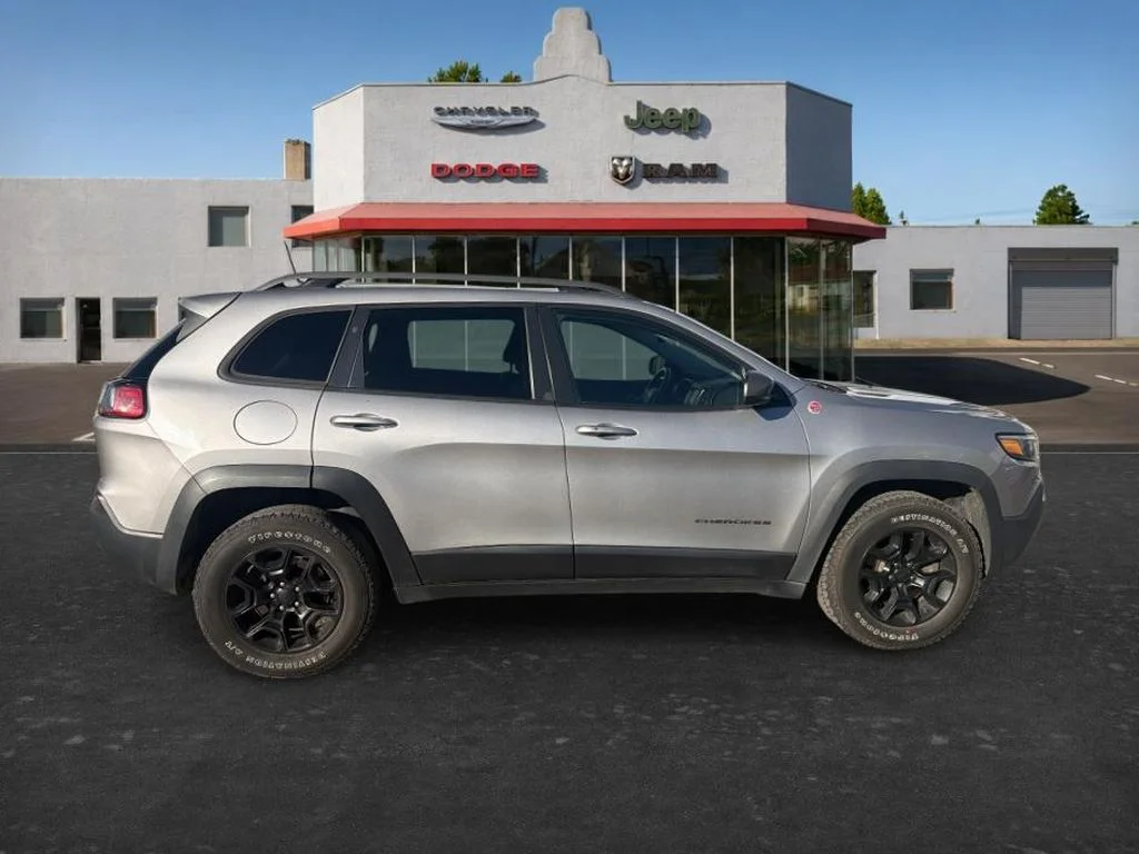 Used 2019 Billet Silver Metallic Clearcoat Jeep Trailhawk Elite image 5