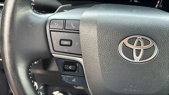 Used 2025  Toyota LE image 21