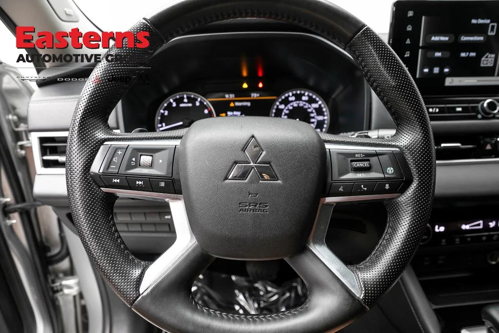 Used 2025 Silver Mitsubishi SE image 10