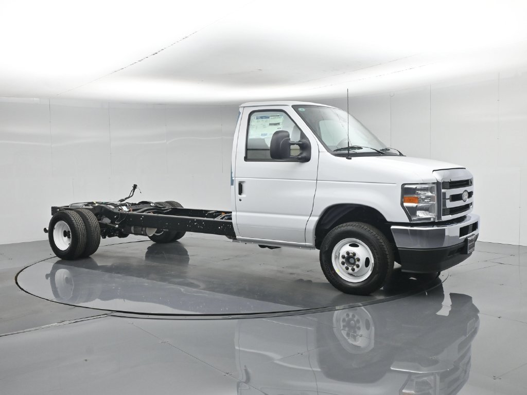 New 2027 White Ford Base image 14