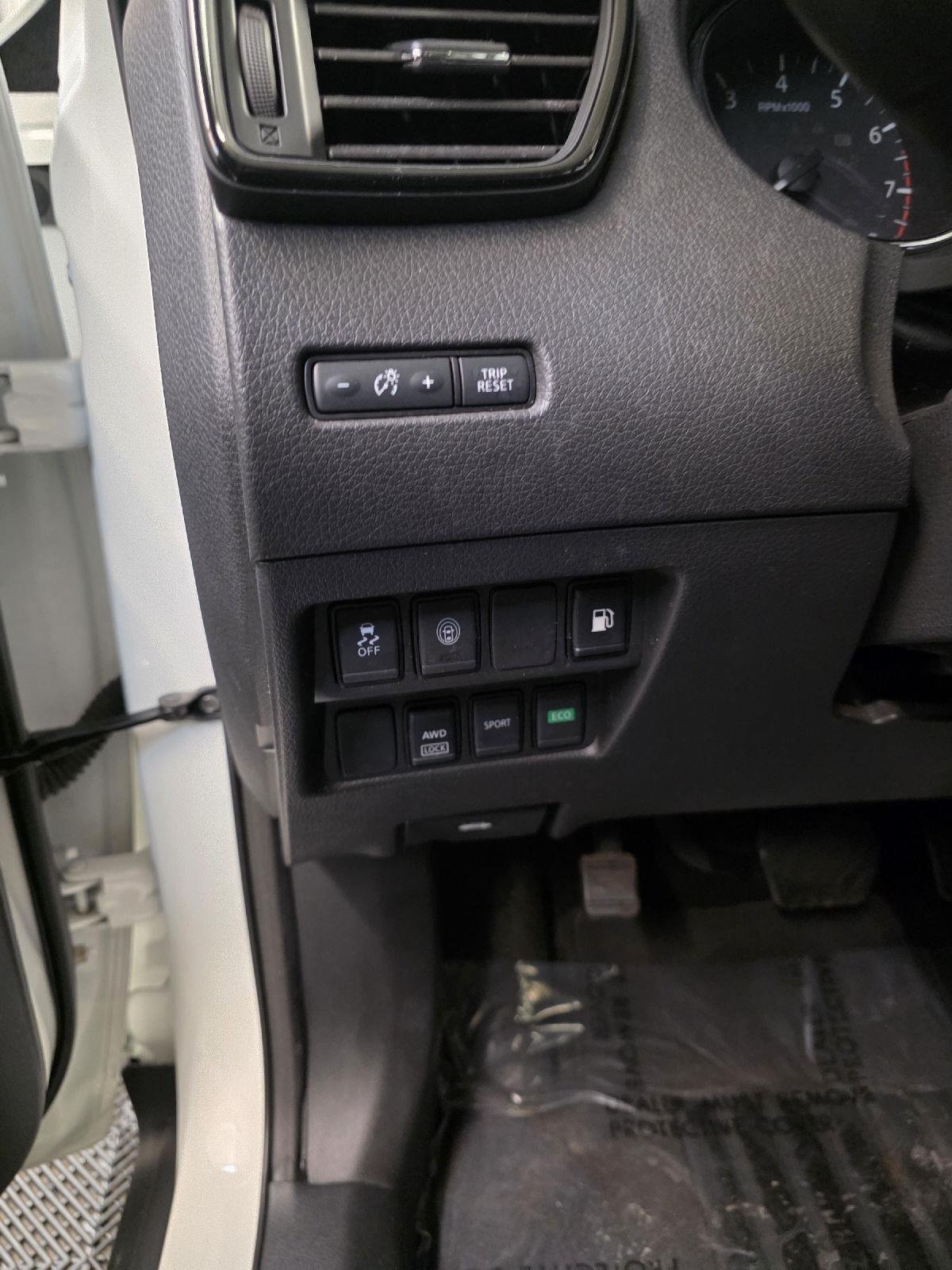 Used 2020 Pearl White Tricoat Nissan SV image 27