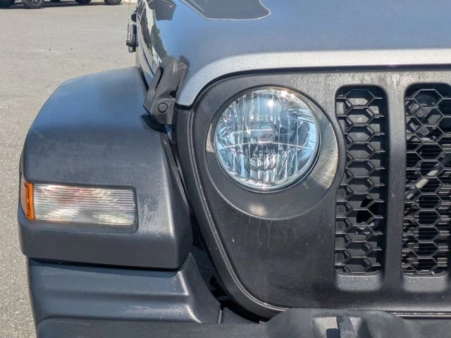 Used 2020 Silver Jeep Sport image 10