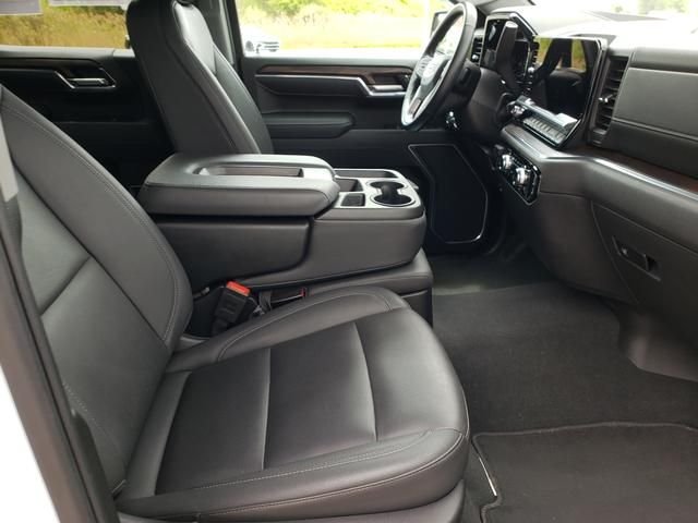 Used 2025 White GMC SLT image 18