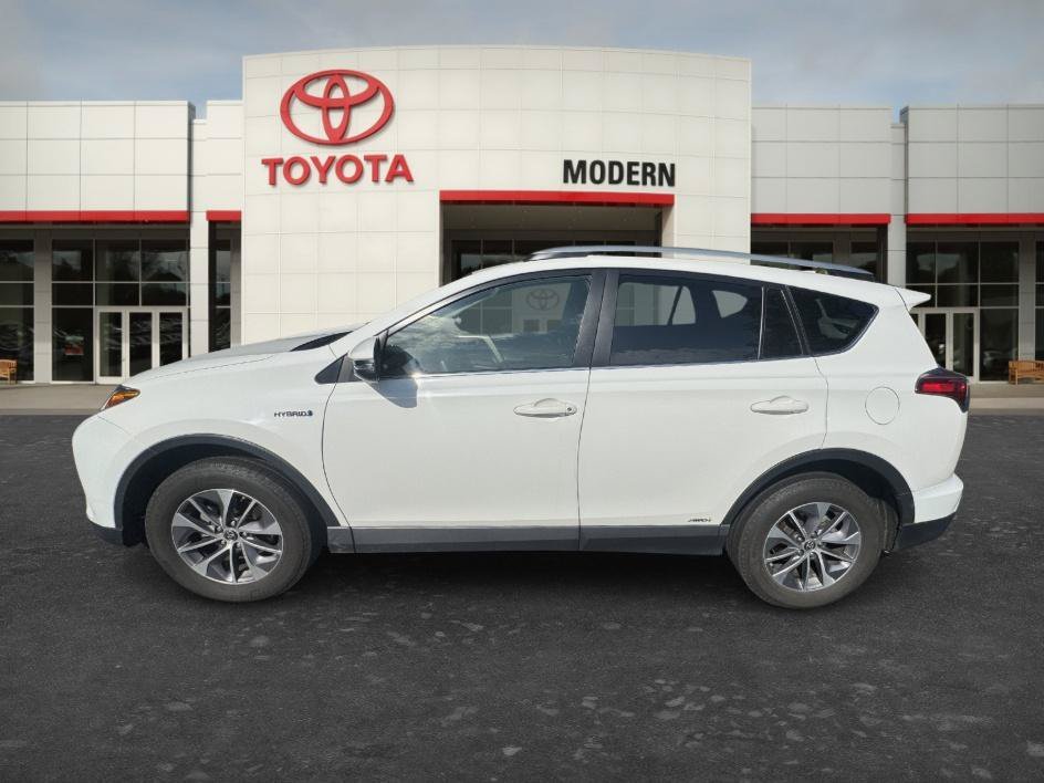 Used 2018 Super White Toyota Hybrid LE image 19