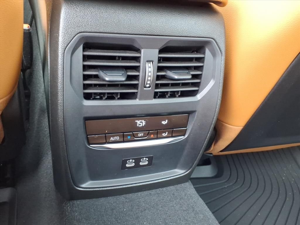 New 2026 Black Sapphire Metallic BMW 330i xDrive image 4