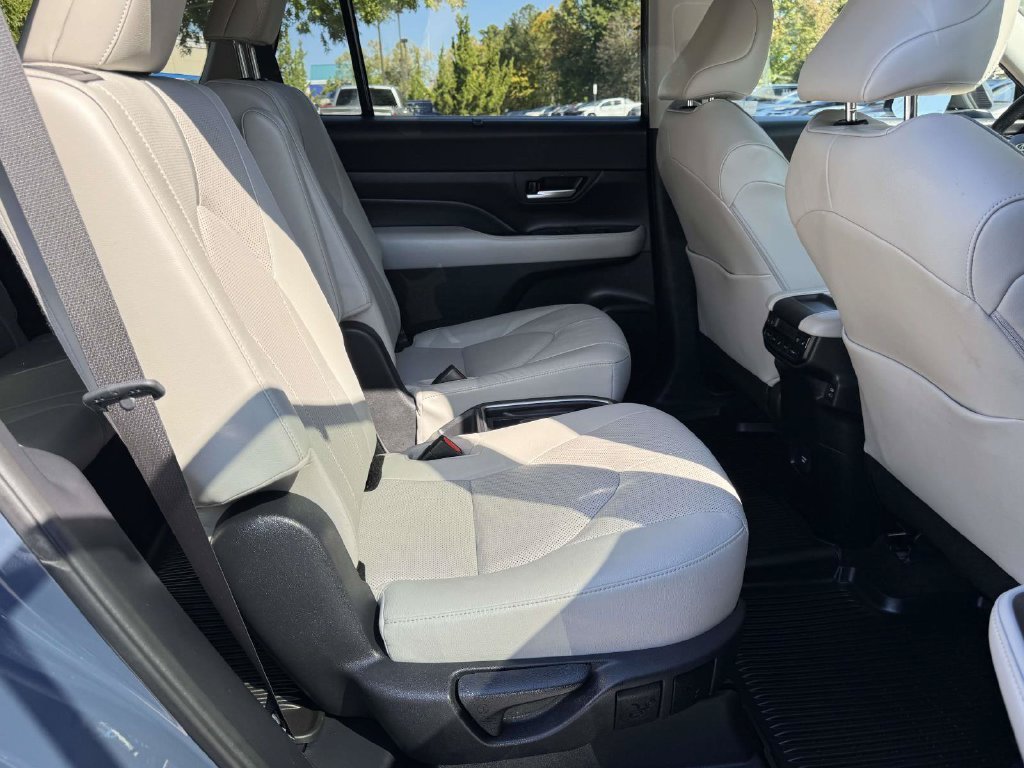 Used 2024 White Toyota Platinum image 16