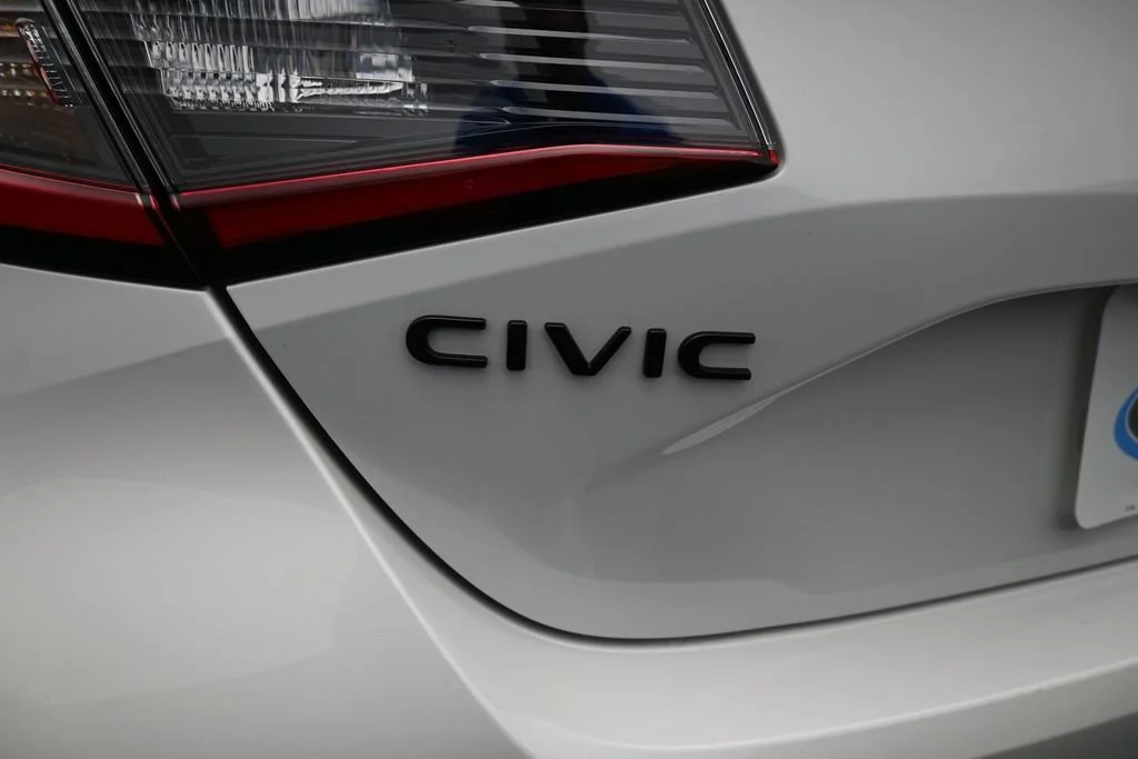 Used 2026 Platinum White Pearl Honda FWD Sport image 15