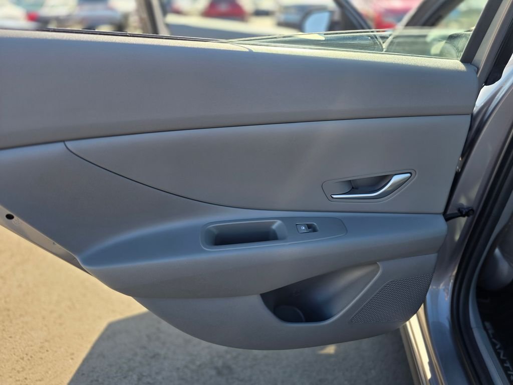 2024 Hyundai Elantra SEL - Photo 17