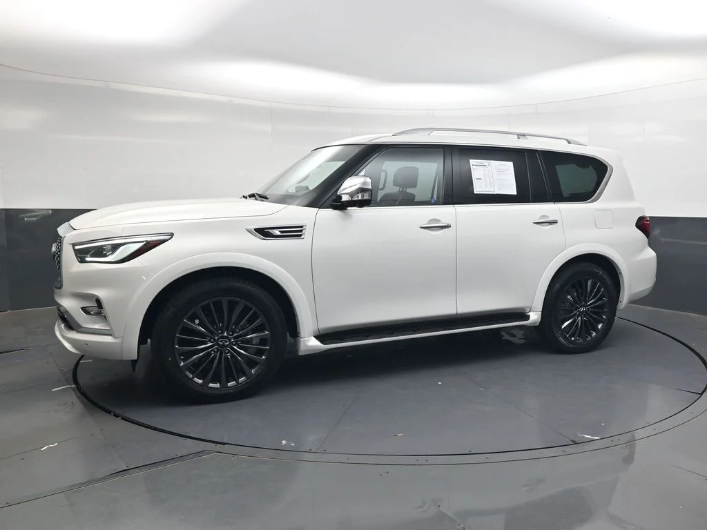 Used 2023 White INFINITI Sensory image 12