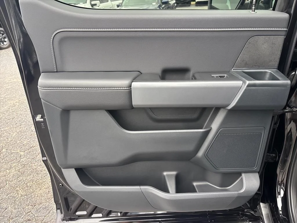 New 2026 Agate Black Metallic Ford XLT image 18