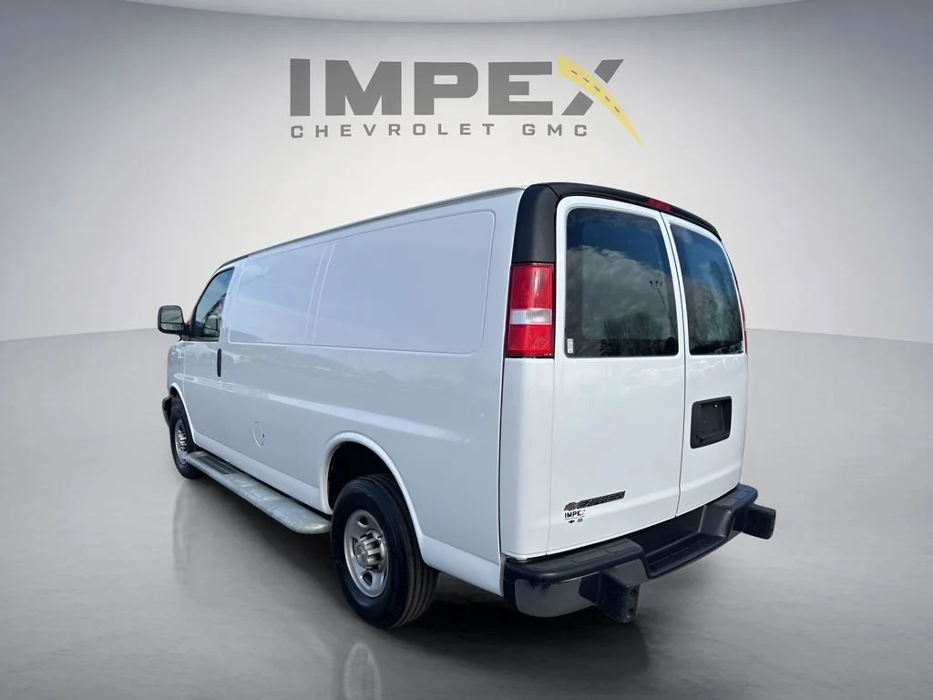 Used 2024 Summit White Chevrolet WT image 3