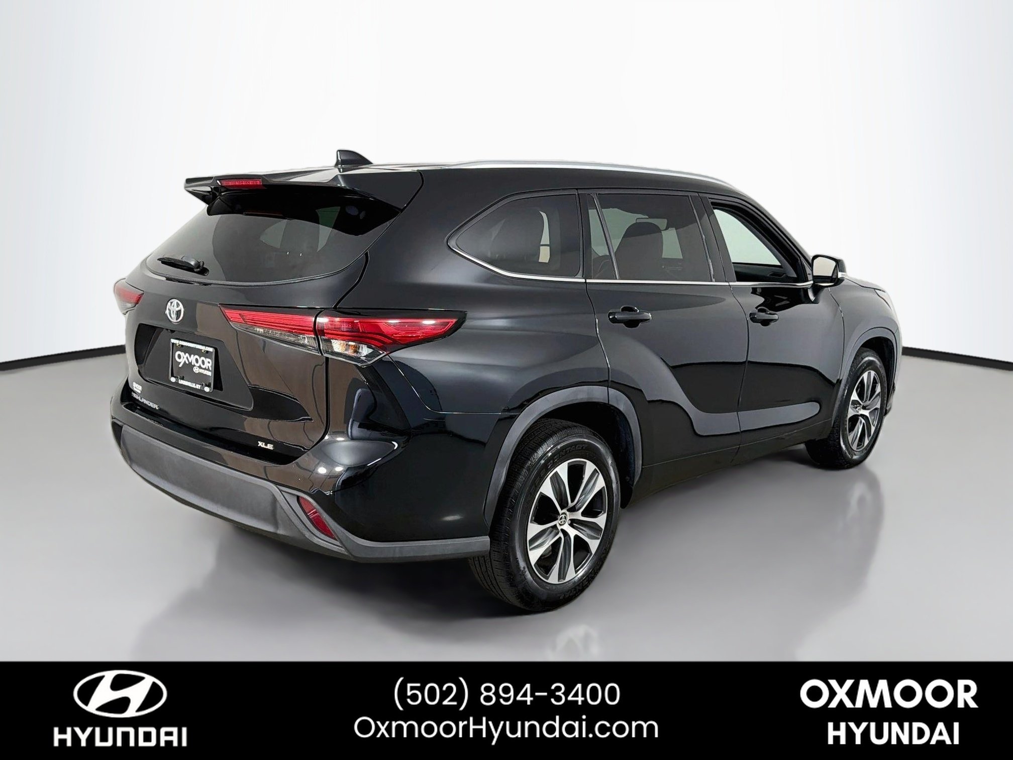 Used 2021 Midnight Black Metallic Toyota XLE image 7