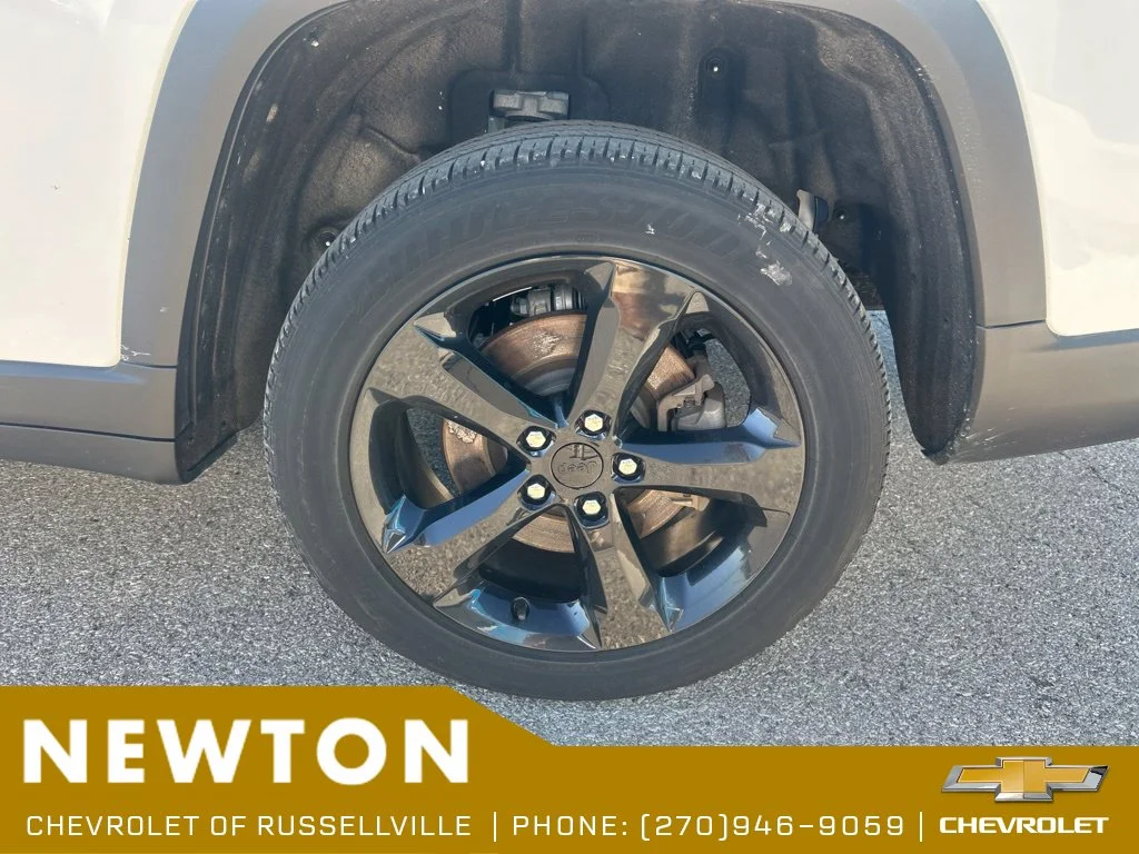Used 2024 Bright White Clearcoat Jeep Altitude image 20