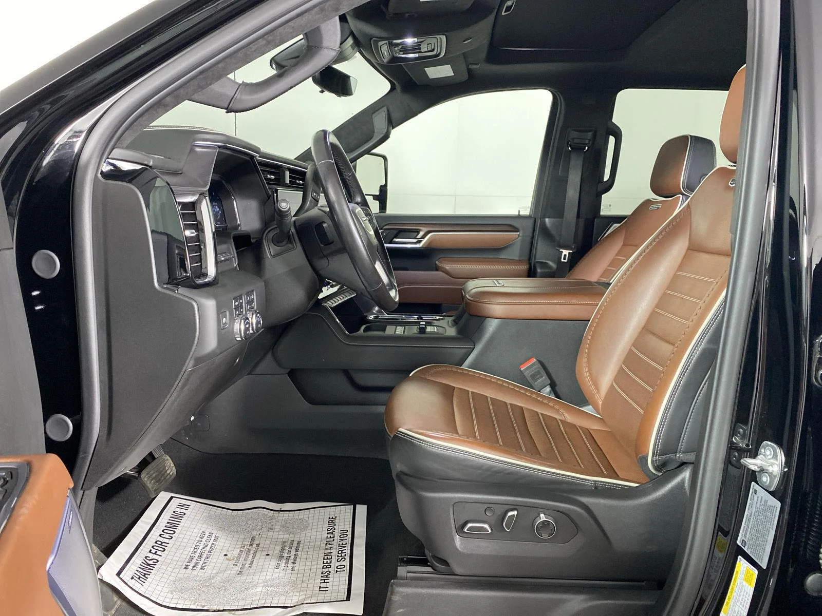Used 2025 Onyx Black GMC Denali Ultimate image 9