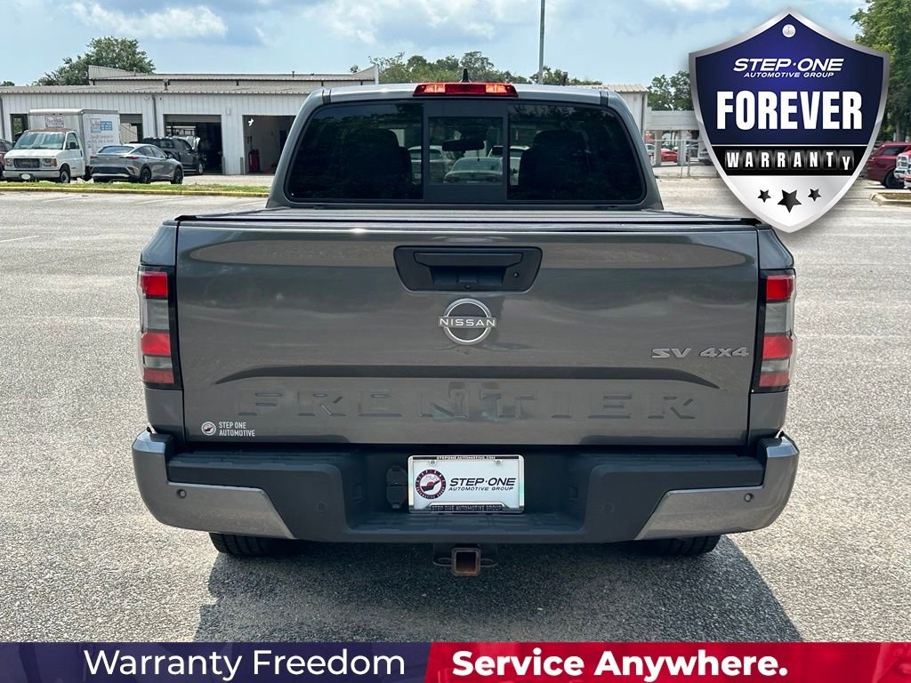 Used 2022 Gray Nissan SV image 5