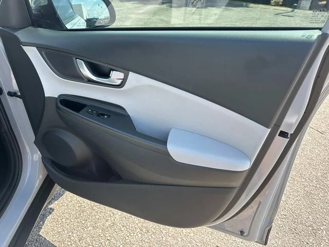 Used 2022 Silver Hyundai SEL image 23