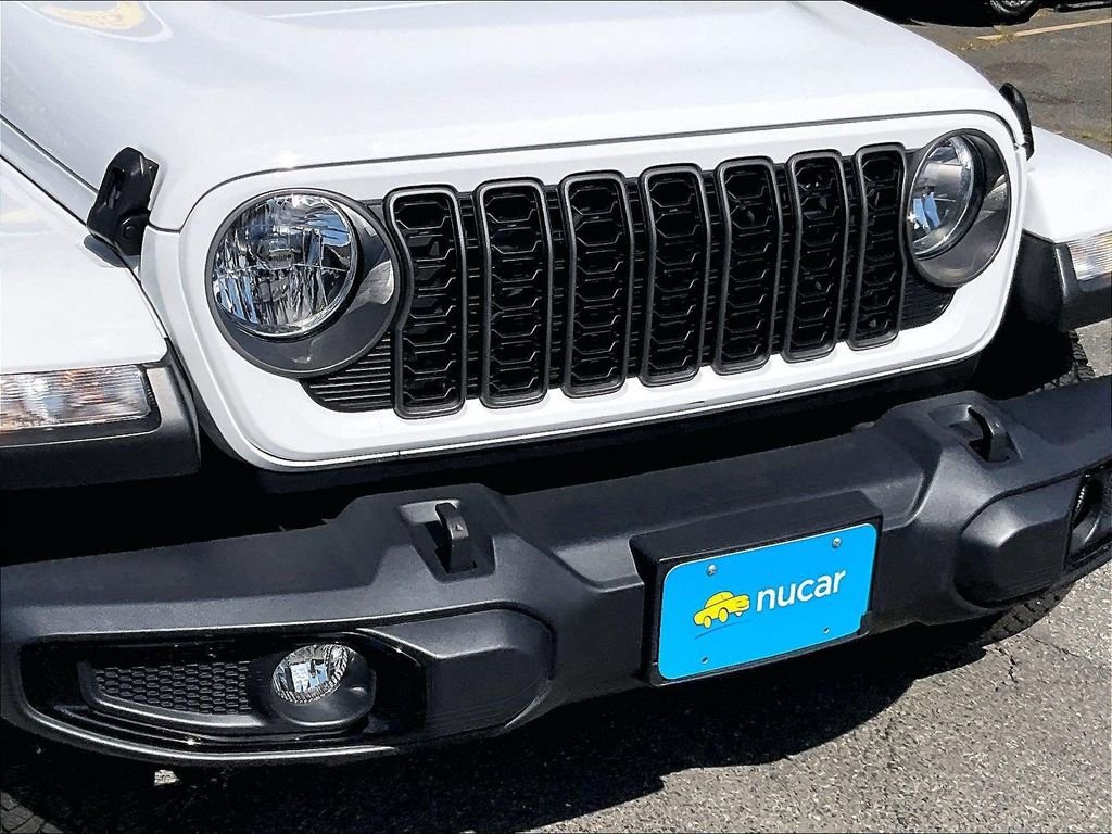 Used 2025 White Jeep Nighthawk image 33