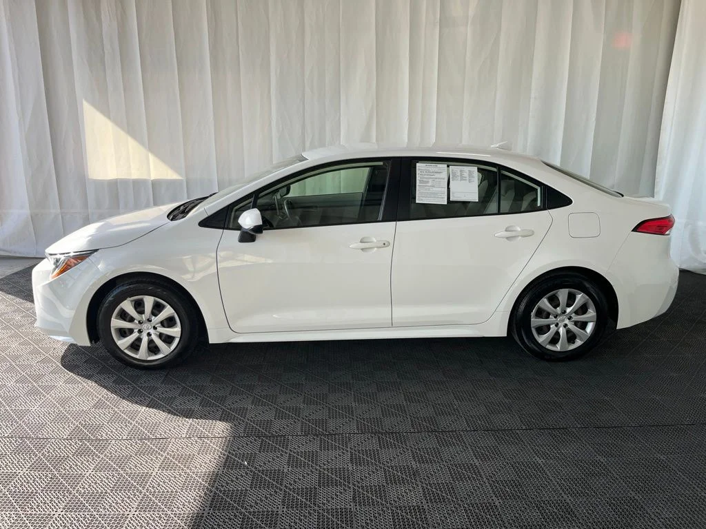 Used 2021 White Toyota LE image 28