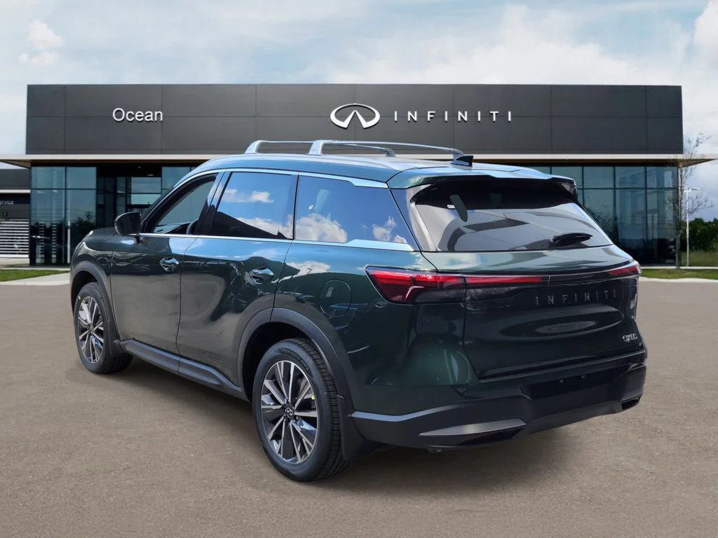 New 2027 DEEP EMERALD INFINITI Luxe FWD image 4