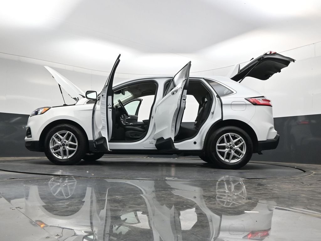 Used 2024 White Ford SEL image 54